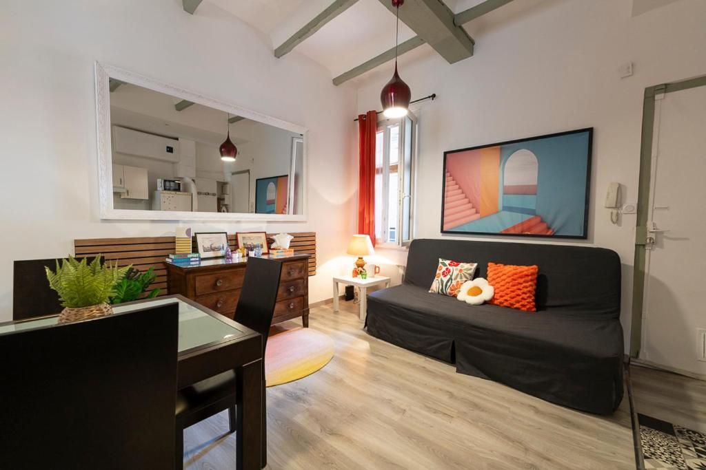 Aparthotel Artistique Pour 4 Au Coeur Du Panier Marseille
