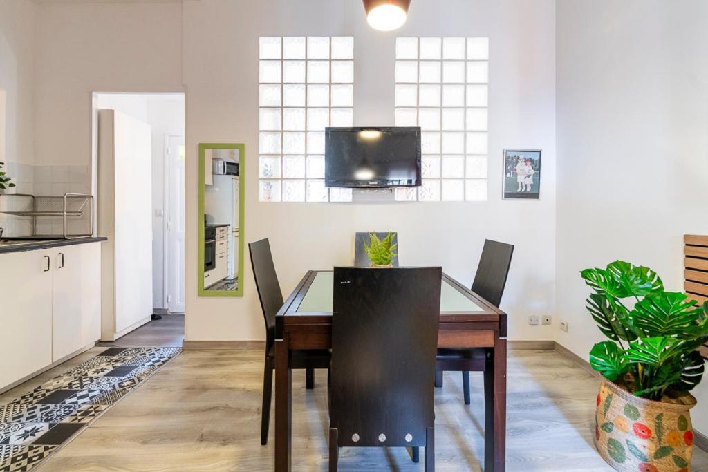 Artistique Pour 4 Au Coeur Du Panier Aparthotel Marseille
